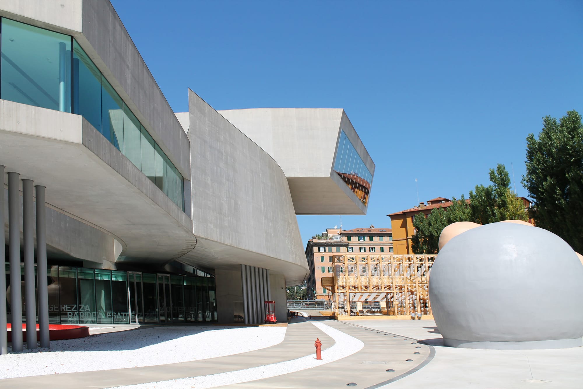 Hadid's MAXXI gallery in Rome — Antonella Profeta (flickr)