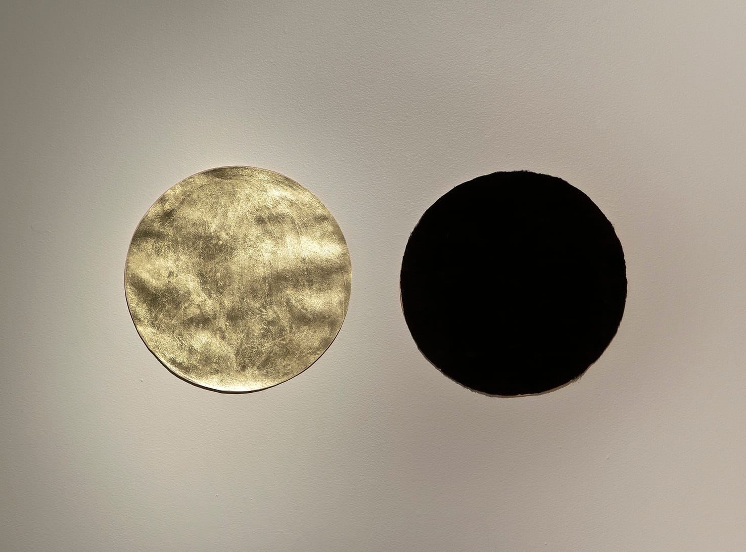 Jennifer Murphy, Gold and Black Circles. 2007. Clint Roenisch Gallery.