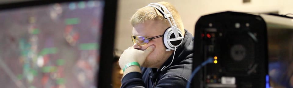 The loneliness of the professional gamer